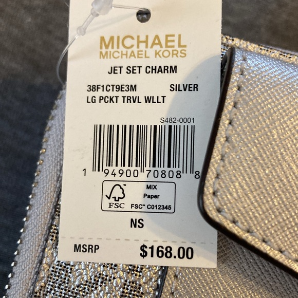 Michael Kors Jet Set Charm Silver Wallet Wristlet NIB New - Picture 4 of 6